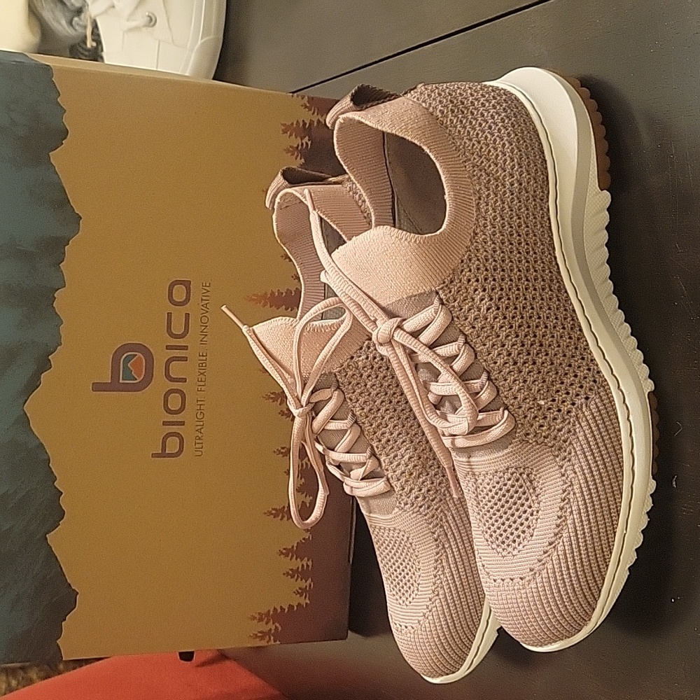 Bionica Women's Pink Knit Athletic Sneakers